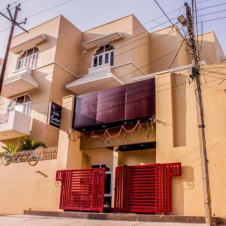 Lav Kush International Hotel Varanasi Exterior photo