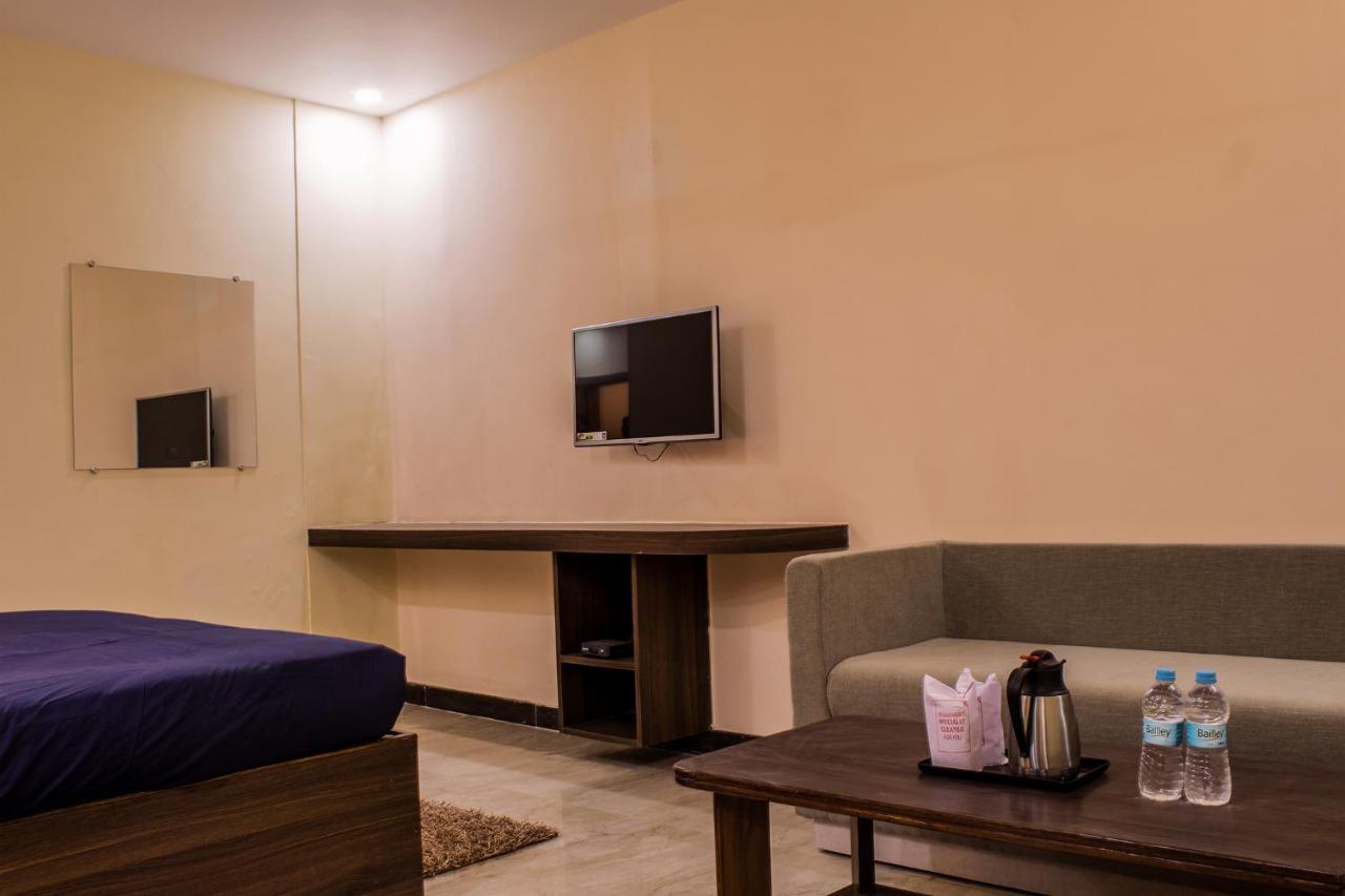 Lav Kush International Hotel Varanasi Exterior photo
