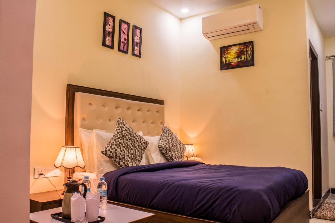 Lav Kush International Hotel Varanasi Exterior photo
