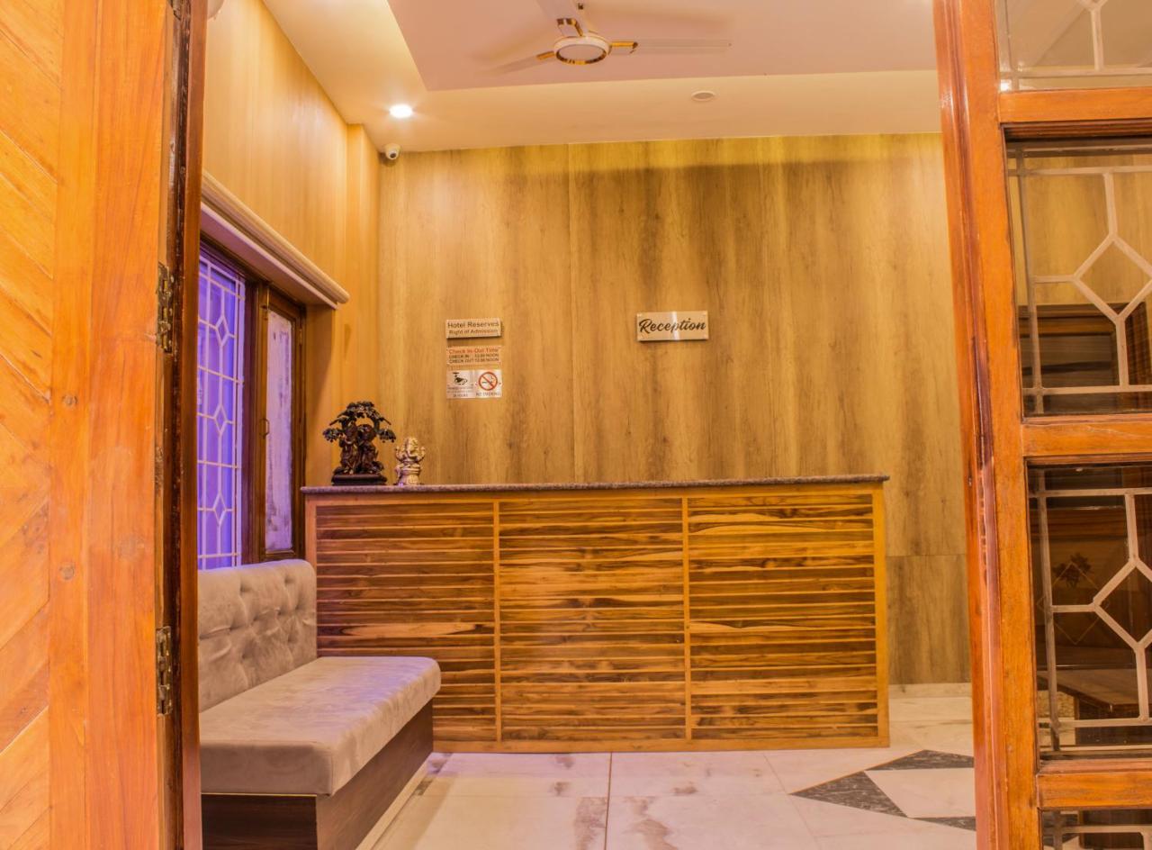 Lav Kush International Hotel Varanasi Exterior photo