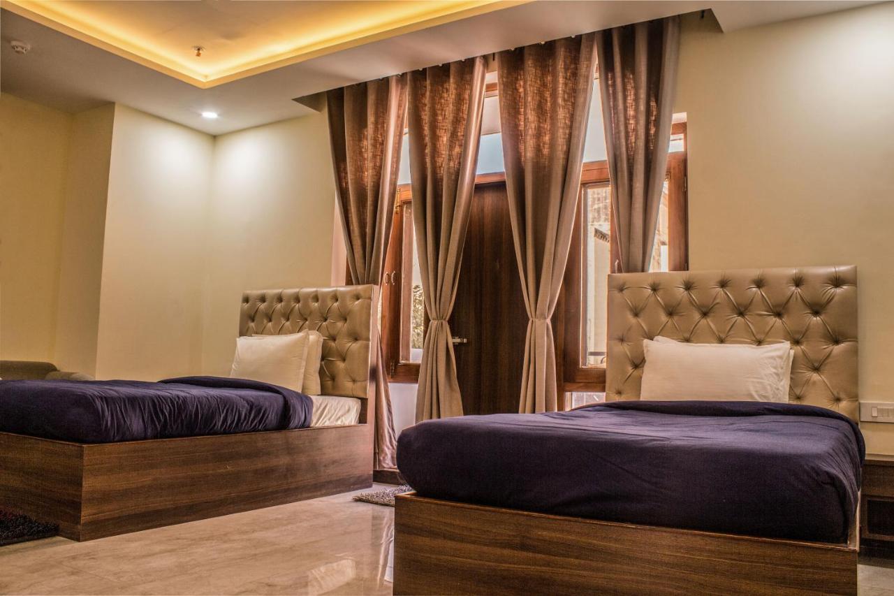 Lav Kush International Hotel Varanasi Exterior photo
