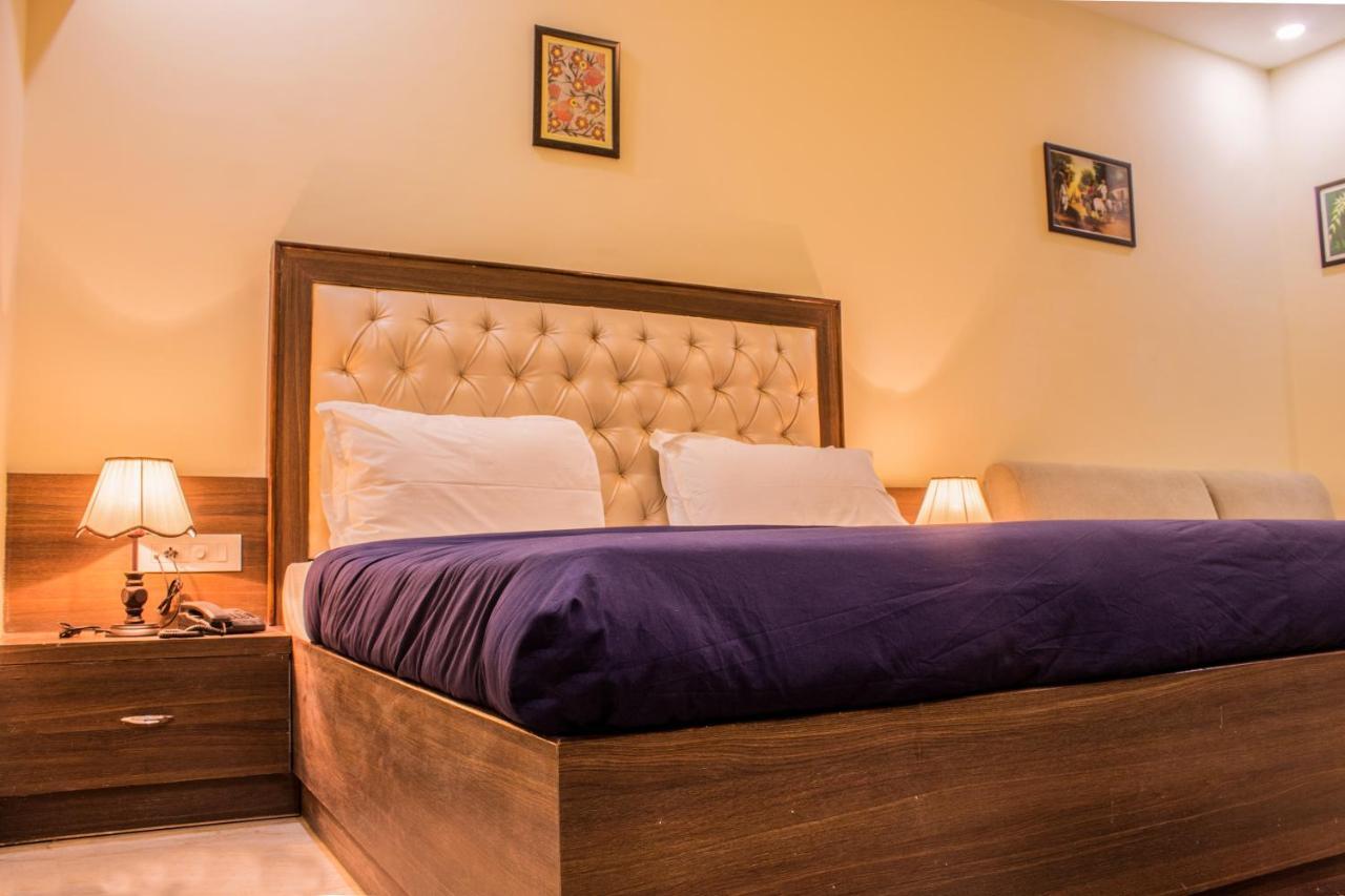 Lav Kush International Hotel Varanasi Exterior photo