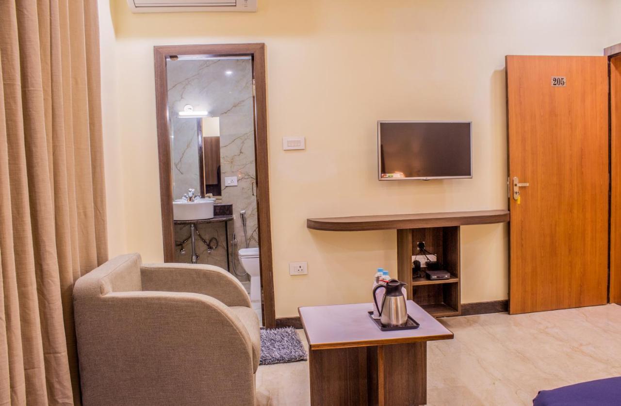 Lav Kush International Hotel Varanasi Exterior photo